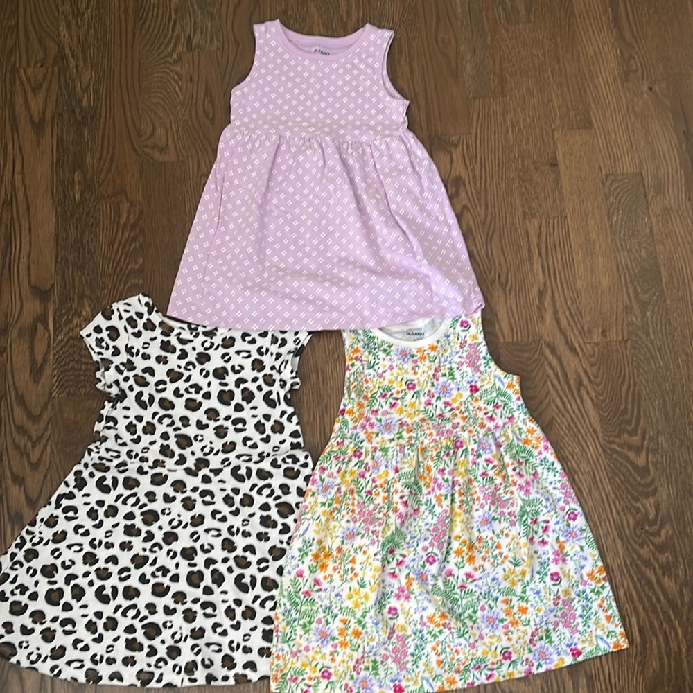 3 dresses size 2T, 2 old navy sleeveless & 1 cat & Jack short sleeve dress